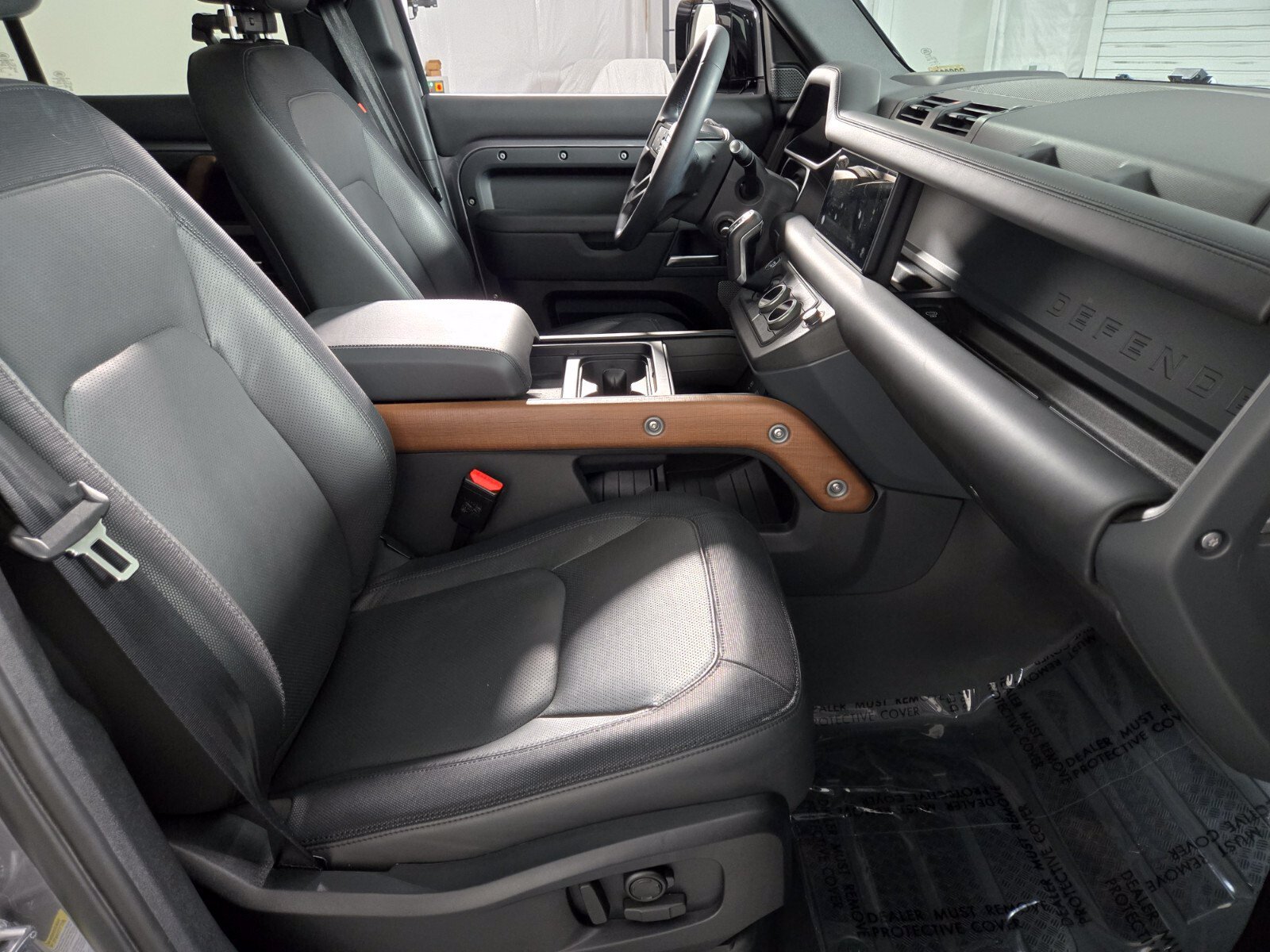 Used 2024 Land Rover Defender 110 X-Dynamic SE AWD/4WD image 3