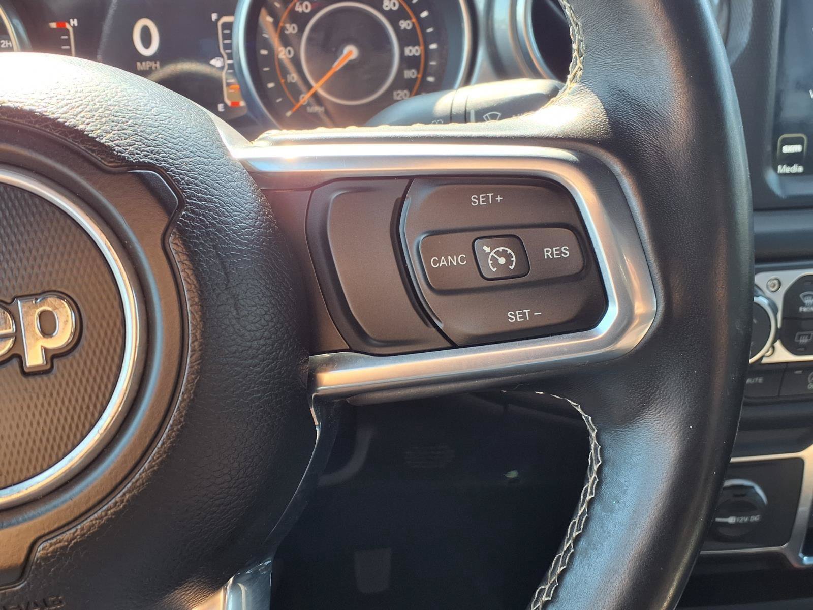 Used 2018 Jeep Wrangler Unlimited Sahara AWD/4WD image 15