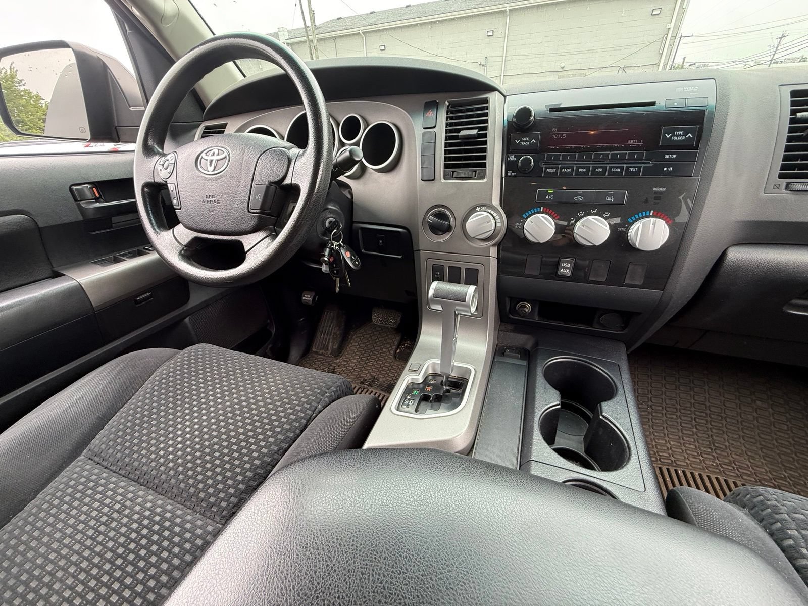 Used 2010 Toyota Tundra 4x4 Double Cab image 3