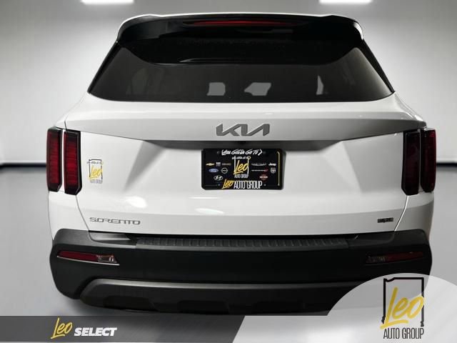 Used 2023 Kia Sorento LX image 7