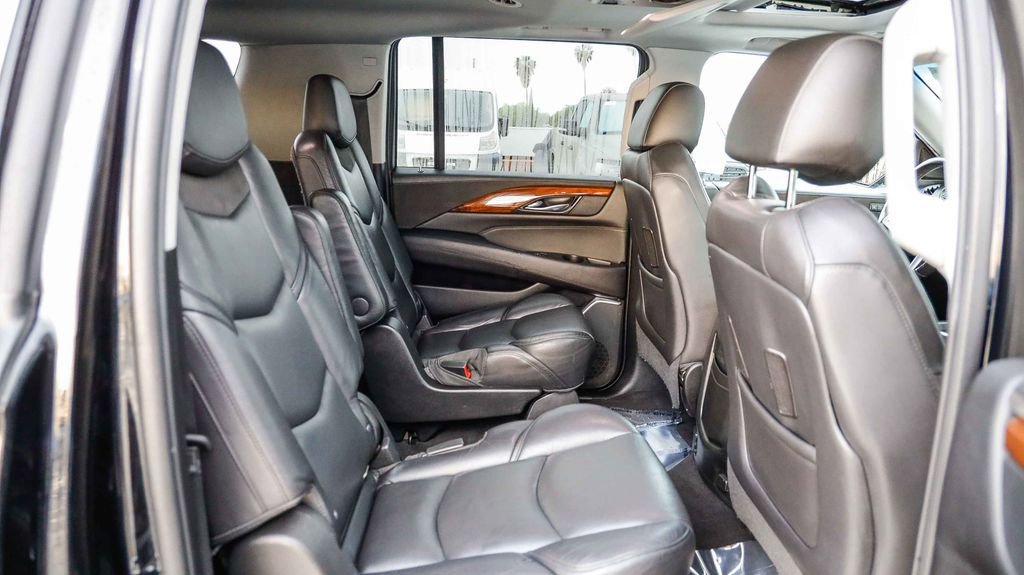 Used 2018 Cadillac Escalade ESV Premium Luxury image 20