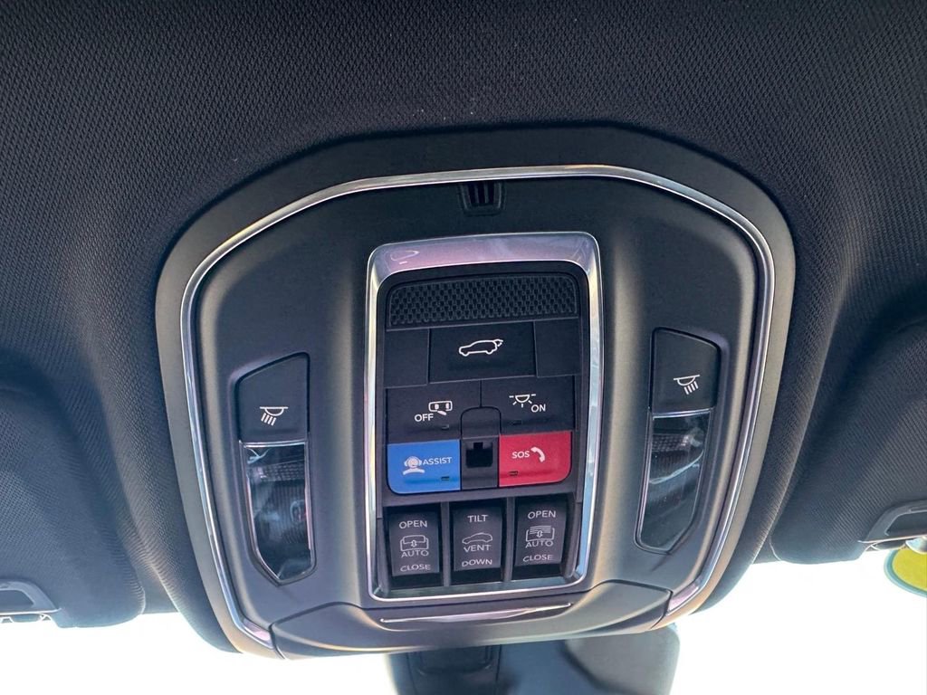 New 2025 Jeep Grand Cherokee Limited w/ Luxury Tech Group II image 19