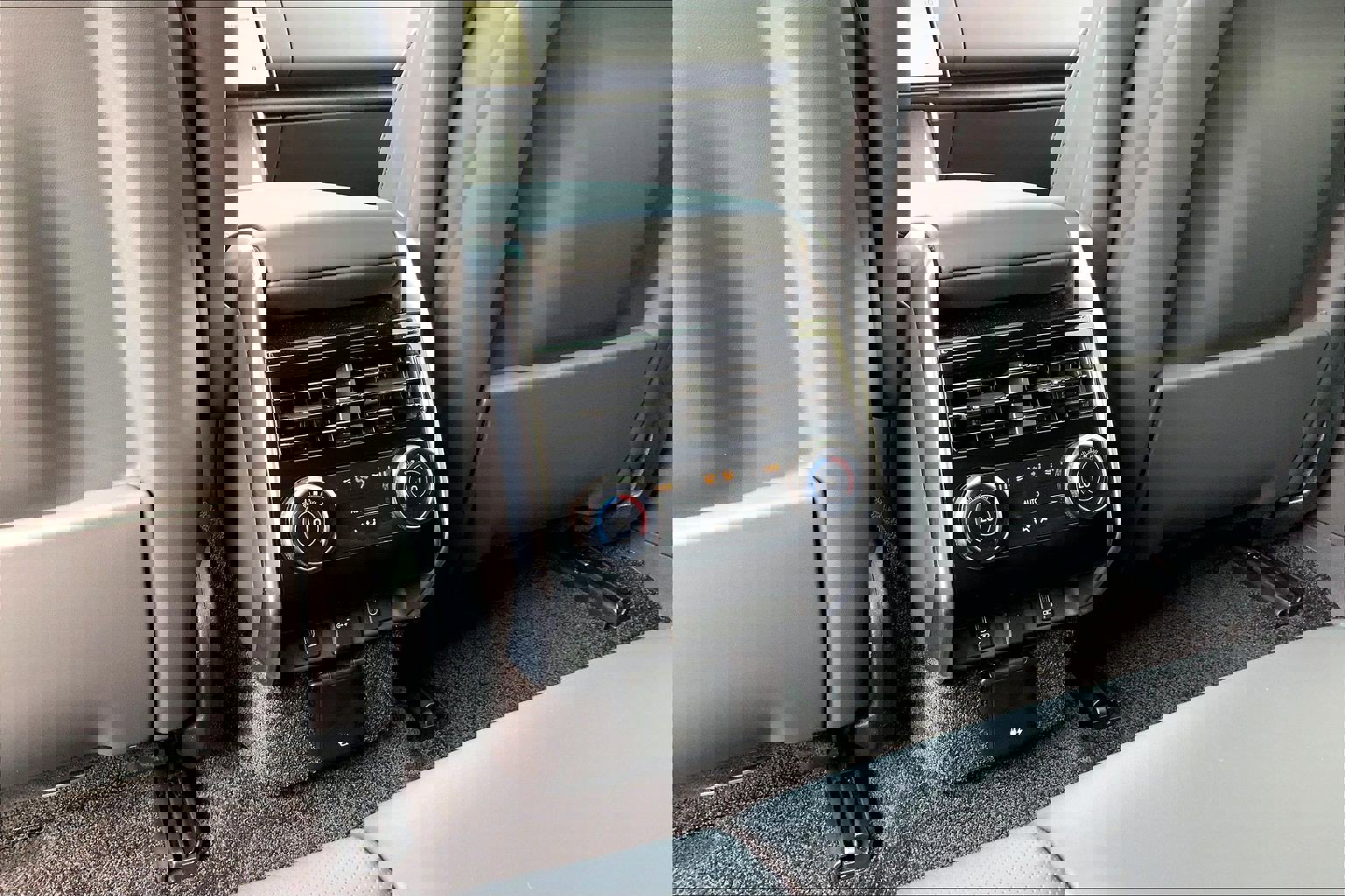 New 2026 Land Rover Range Rover SE image 20