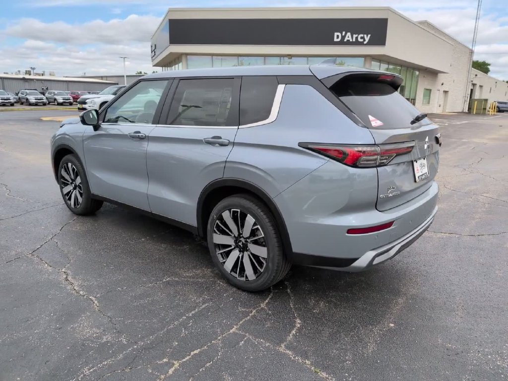 New 2026 Mitsubishi Outlander SE AWD/4WD image 11