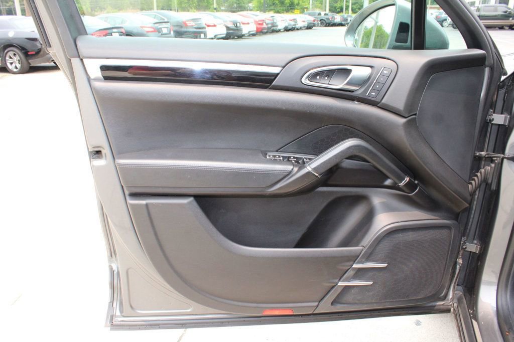 Used 2018 Porsche Cayenne S image 31