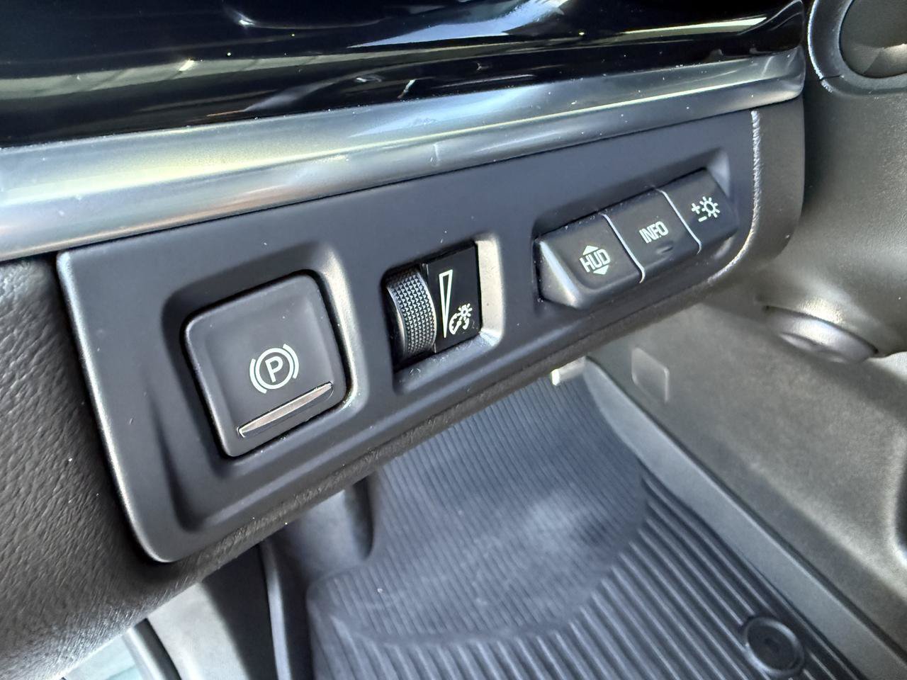 Used 2024 Cadillac XT6 Sport w/ Technology Package AWD/4WD image 15