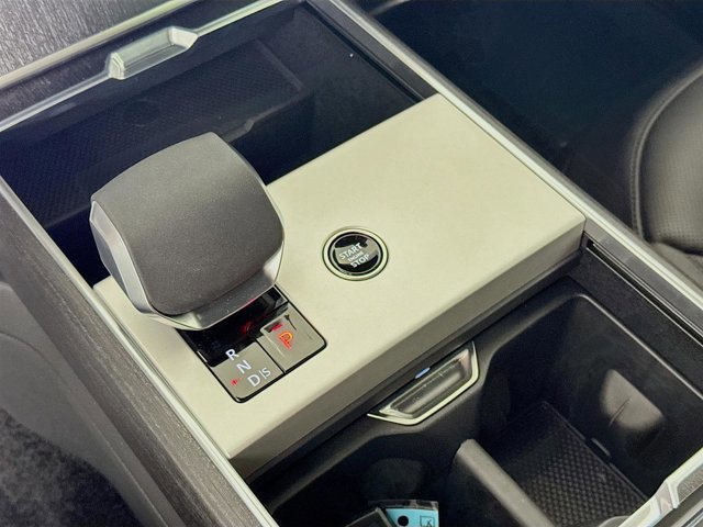Used 2025 Land Rover Range Rover SE image 18