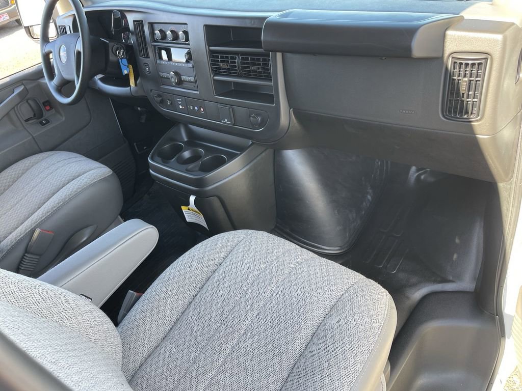 New 2025 GMC Savana 3500 LS image 28