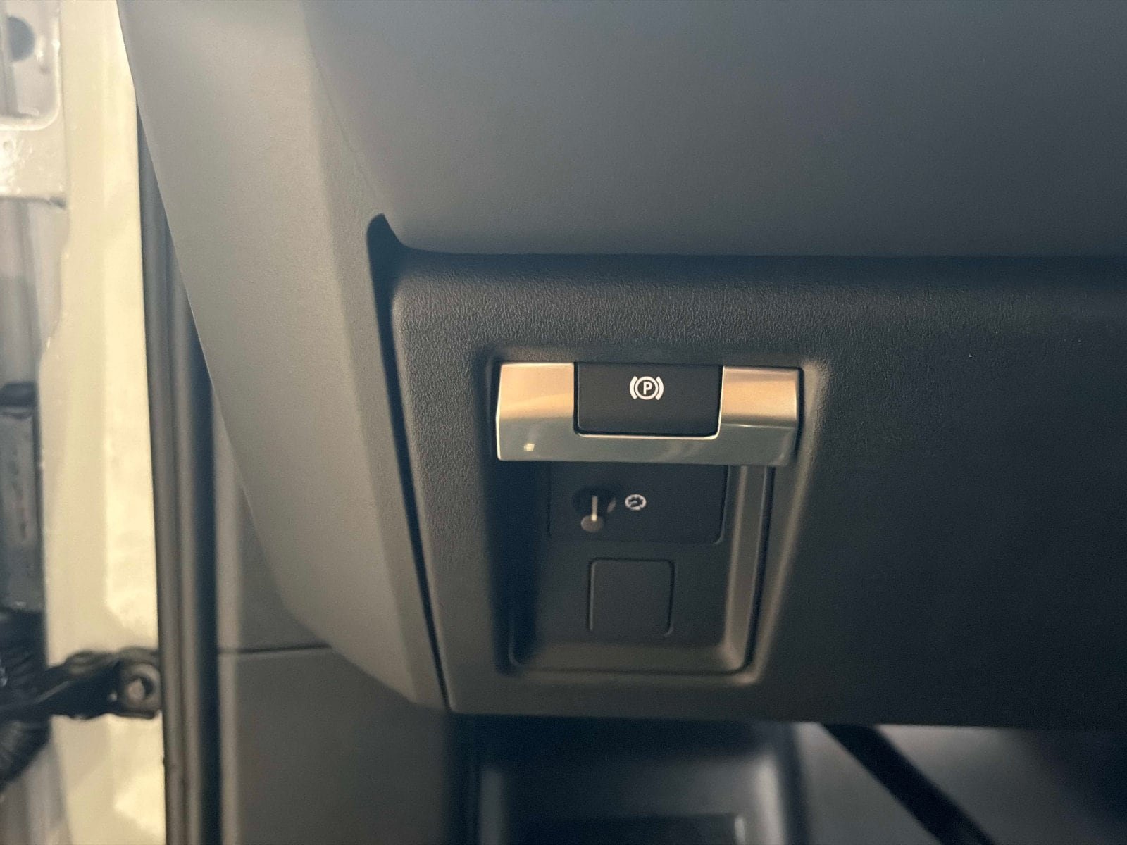 New 2026 Land Rover Defender 110 X-Dynamic SE AWD/4WD image 29