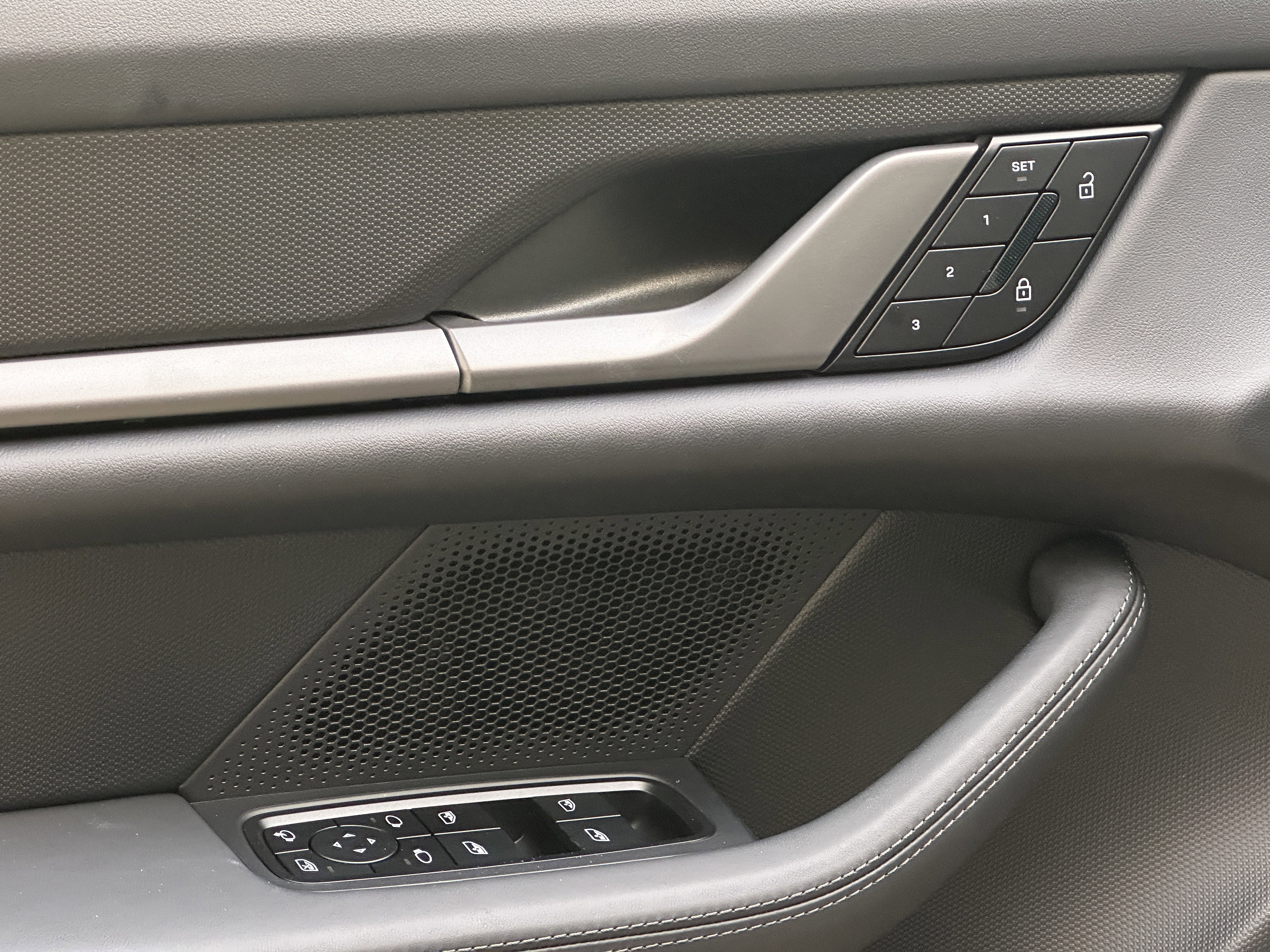 New 2026 Porsche Taycan 4S image 32