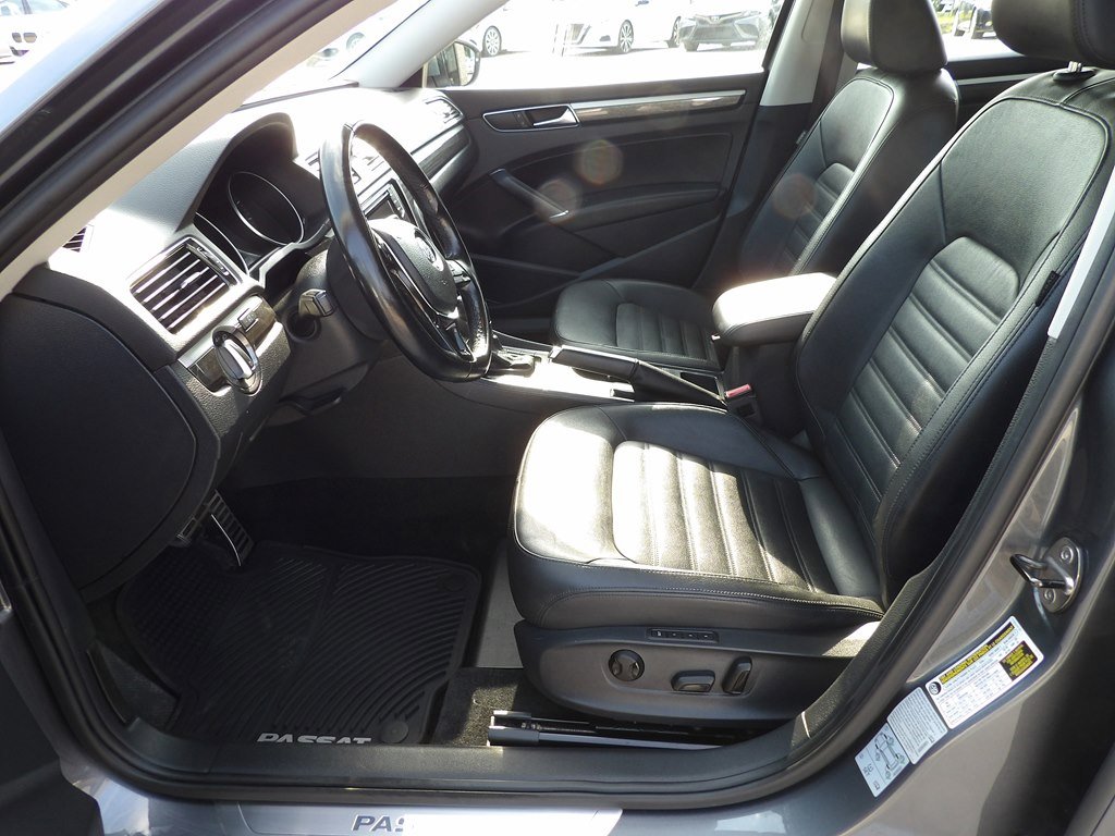 Used 2017 Volkswagen Passat 1.8T SEL Premium image 12