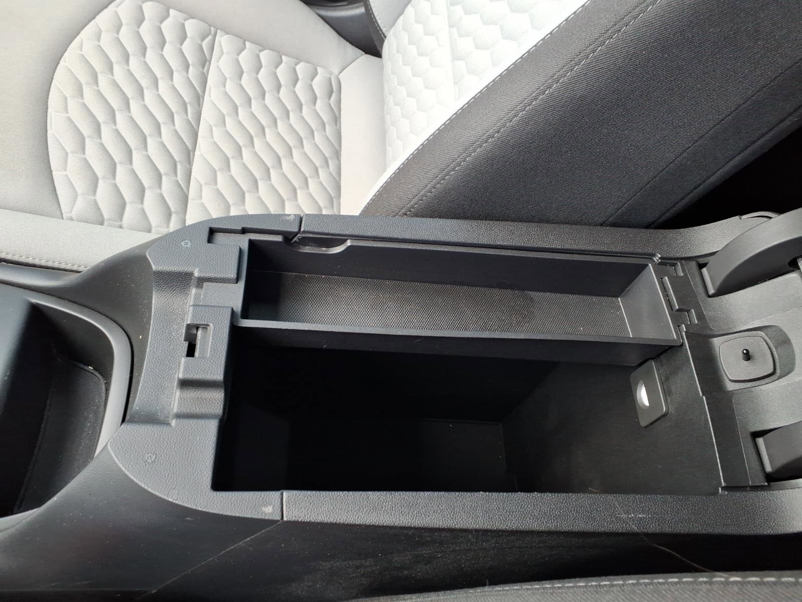 Used 2018 Chevrolet Equinox LS FWD image 16