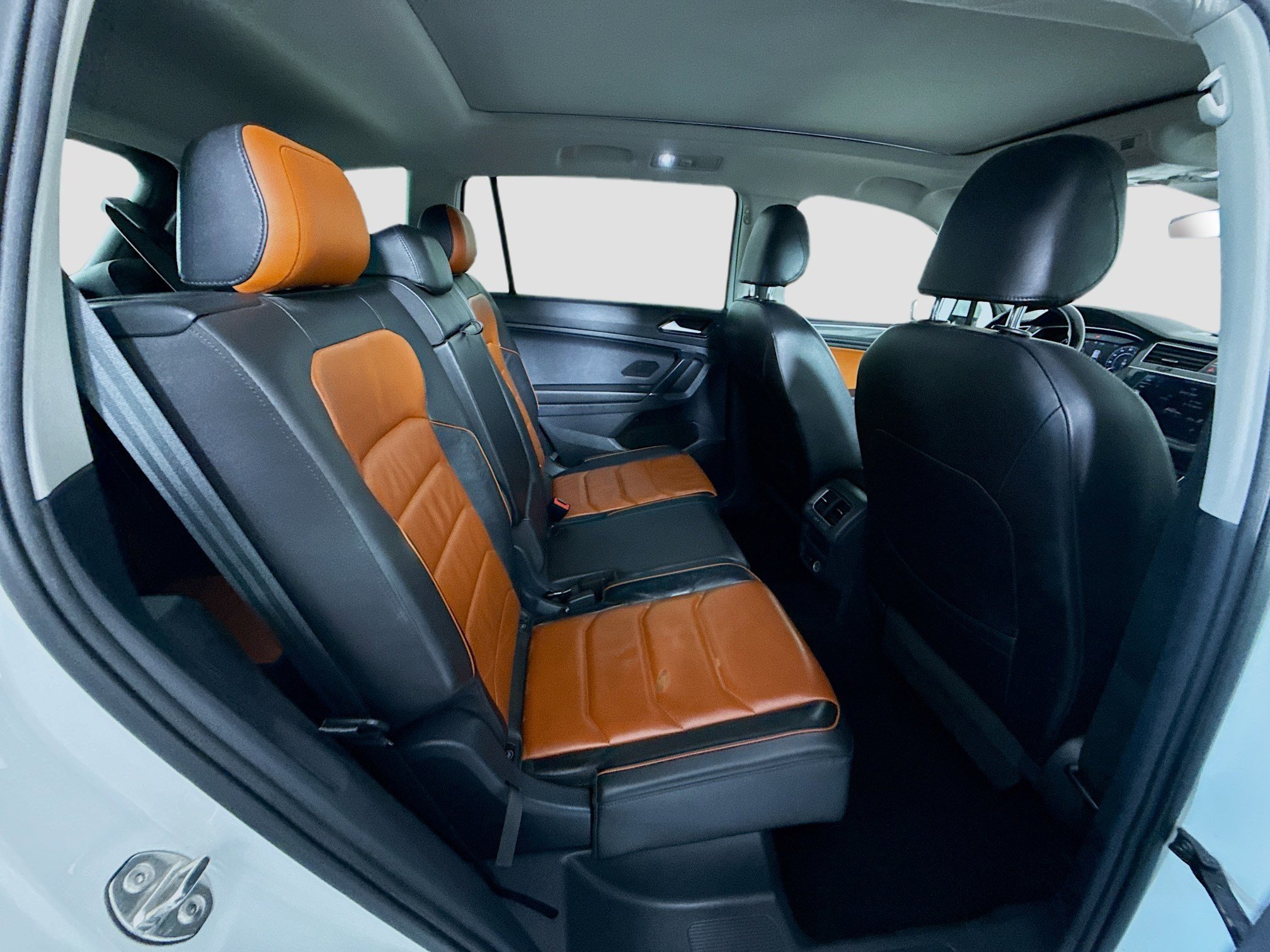 Used 2018 Volkswagen Tiguan SEL Premium image 27