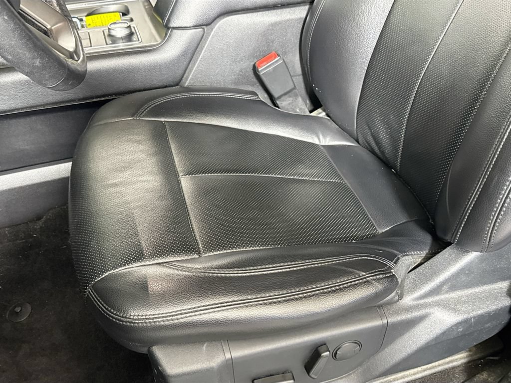 Used 2020 Ford Expedition XLT w/ Equipment Group 202A AWD/4WD image 19