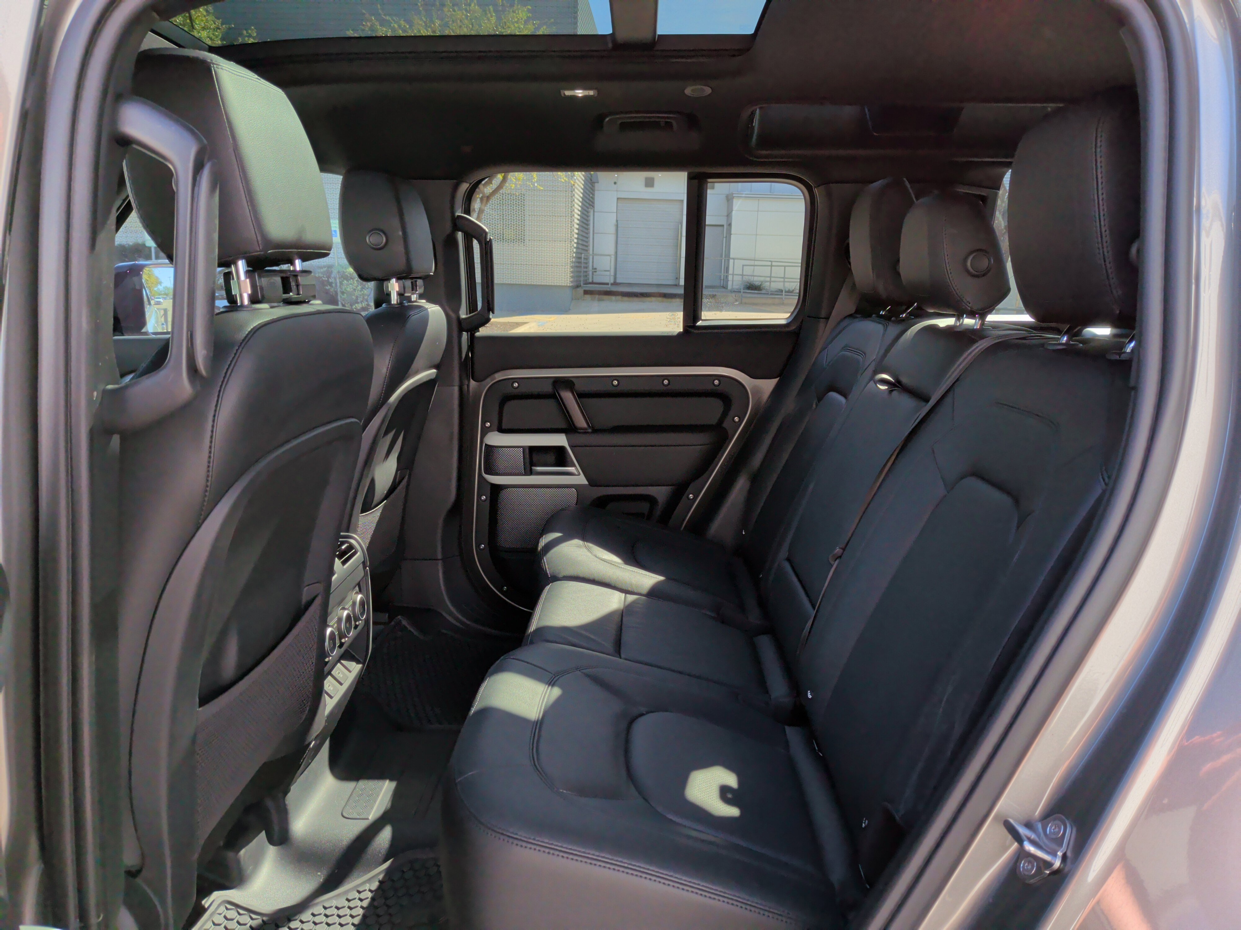 Used 2024 Land Rover Defender 110 S image 31