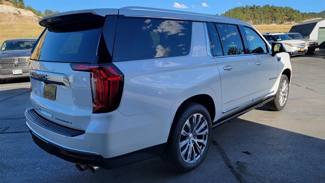 Used 2021 GMC Yukon XL Denali w/ Denali Premium Package image 6