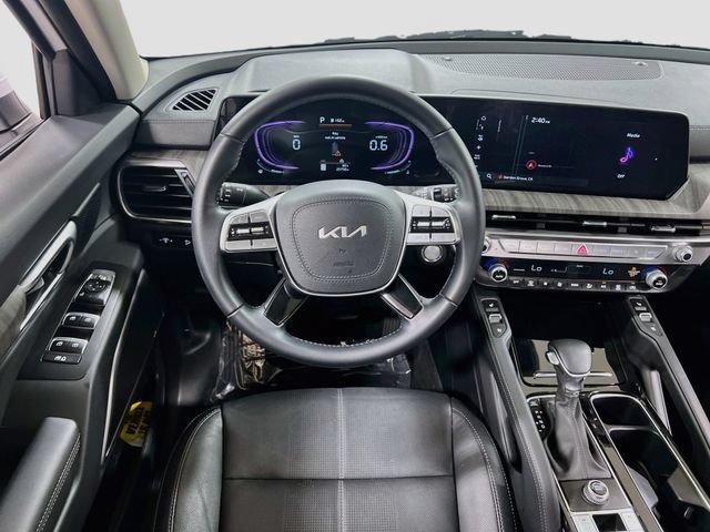 Certified 2024 Kia Telluride EX w/ EX Captain's Chair Package FWD image 24