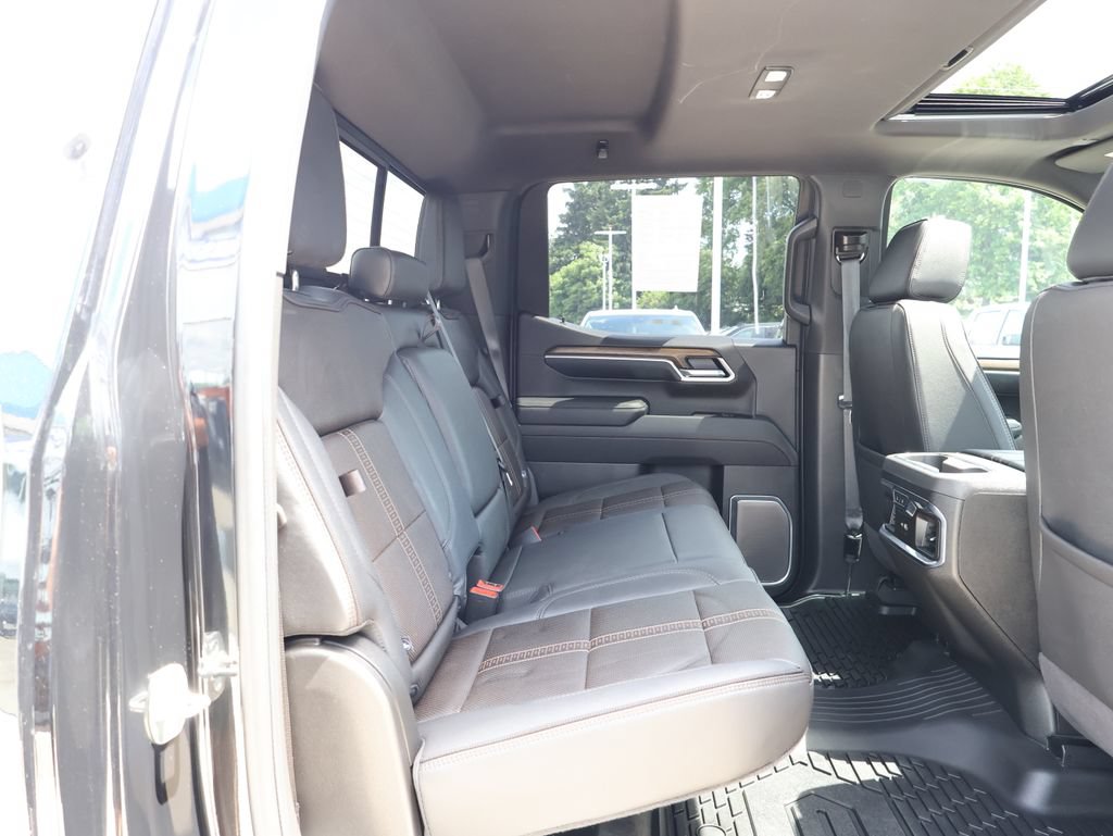 Used 2025 Chevrolet Silverado 1500 High Country w/ Midnight Edition AWD/4WD image 42