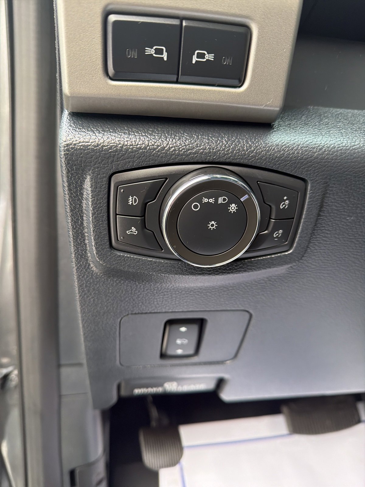 Certified 2022 Ford F250 Lariat w/ Black Appearance Package image 18