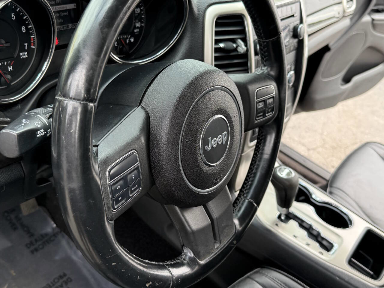 Used 2011 Jeep Grand Cherokee Laredo AWD/4WD image 9