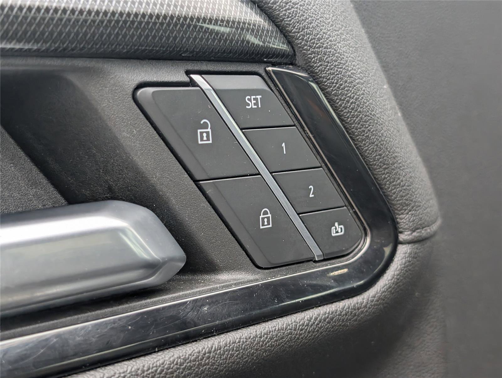 Used 2024 GMC Sierra 1500 AT4 w/ Technology Package image 15