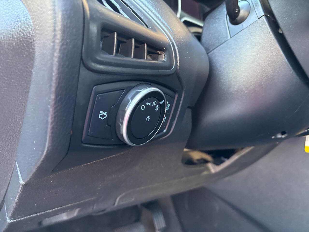 Used 2018 Ford Focus SE w/ Cold Weather Package image 25