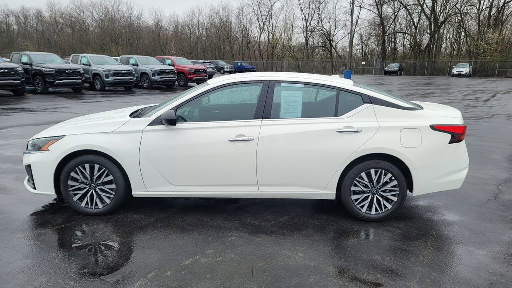 Used 2025 Nissan Altima 2.5 SV image 7