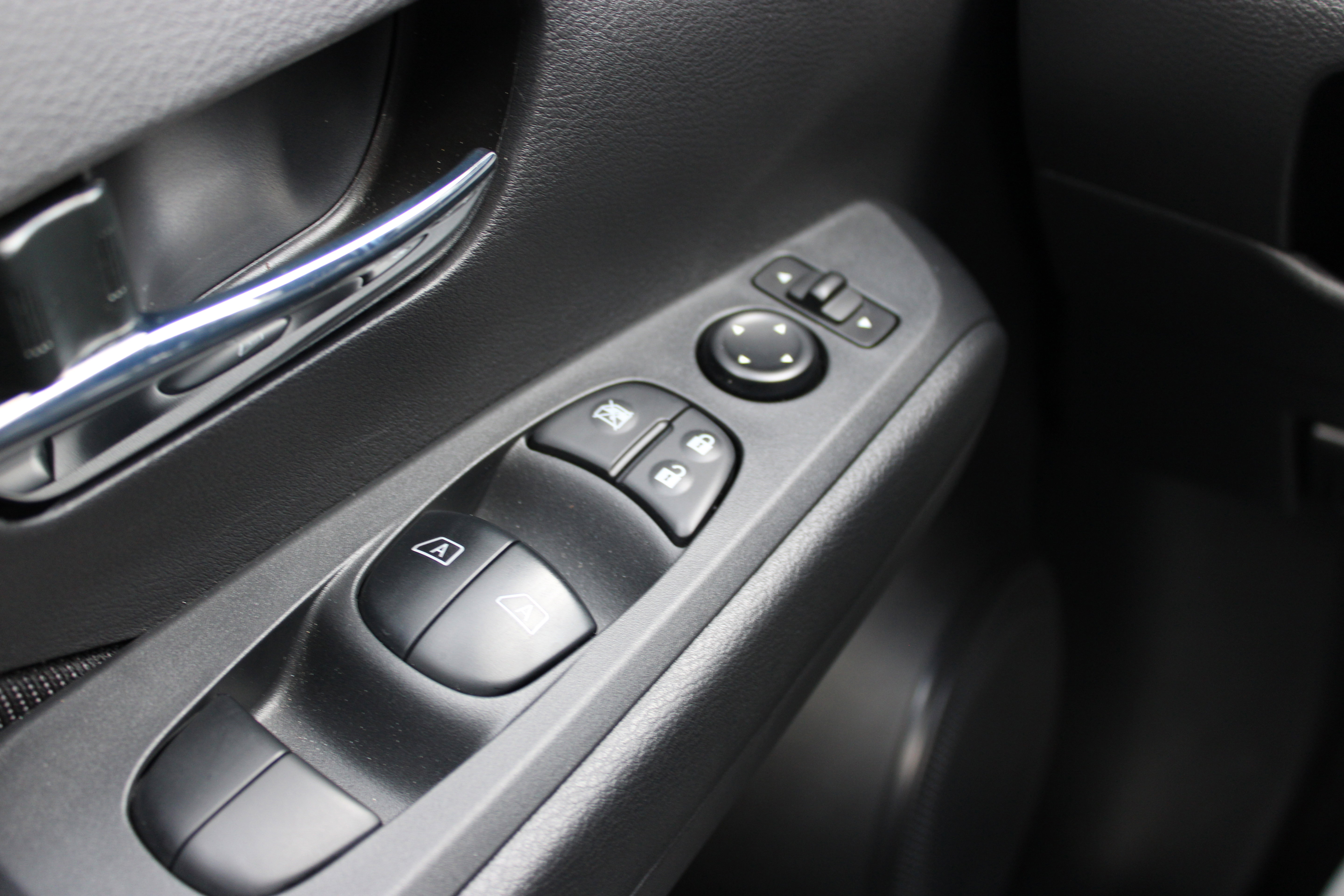 Certified 2024 Nissan Kicks SV image 27