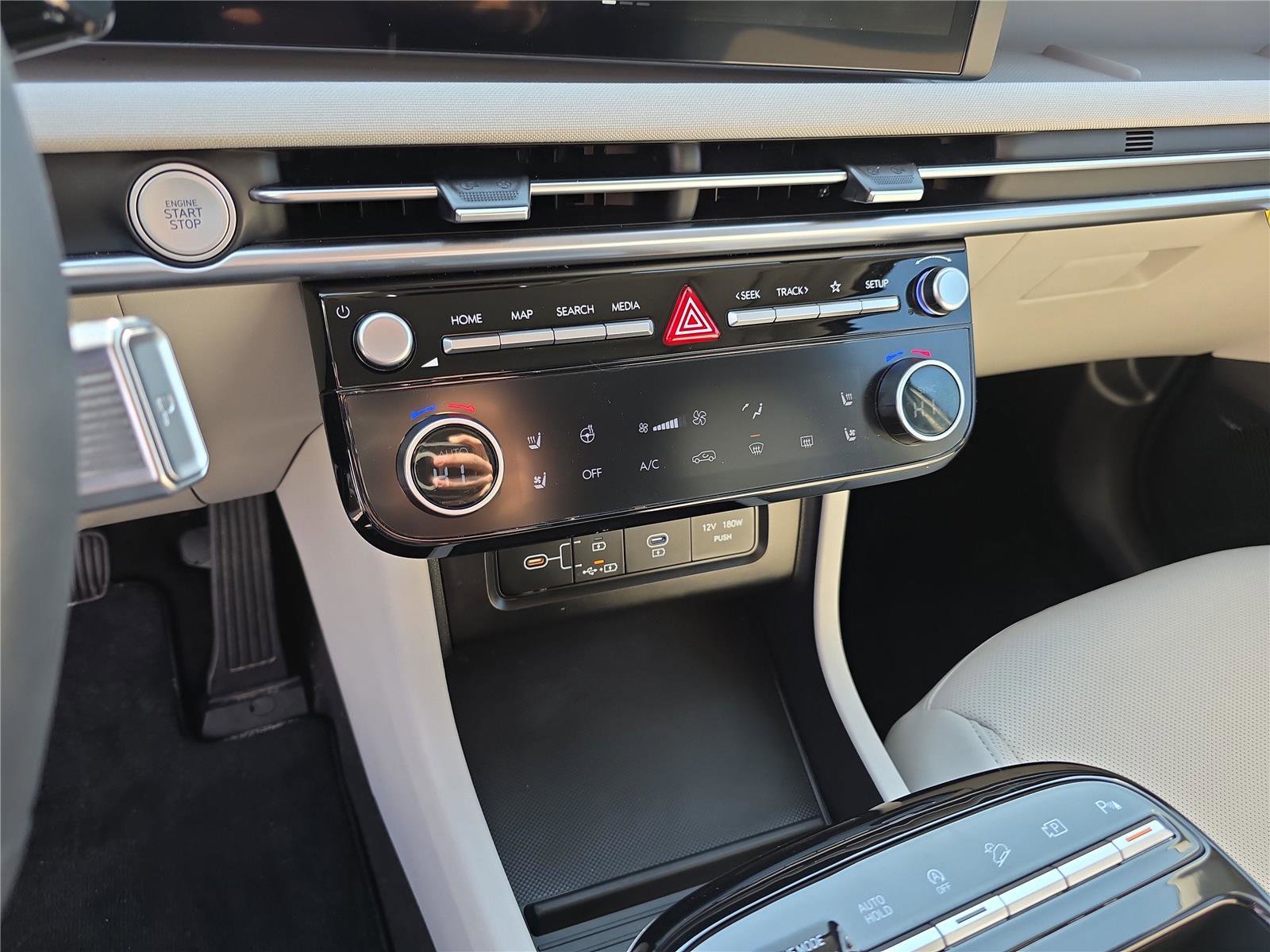 Certified 2025 Hyundai Tucson Limited image 26