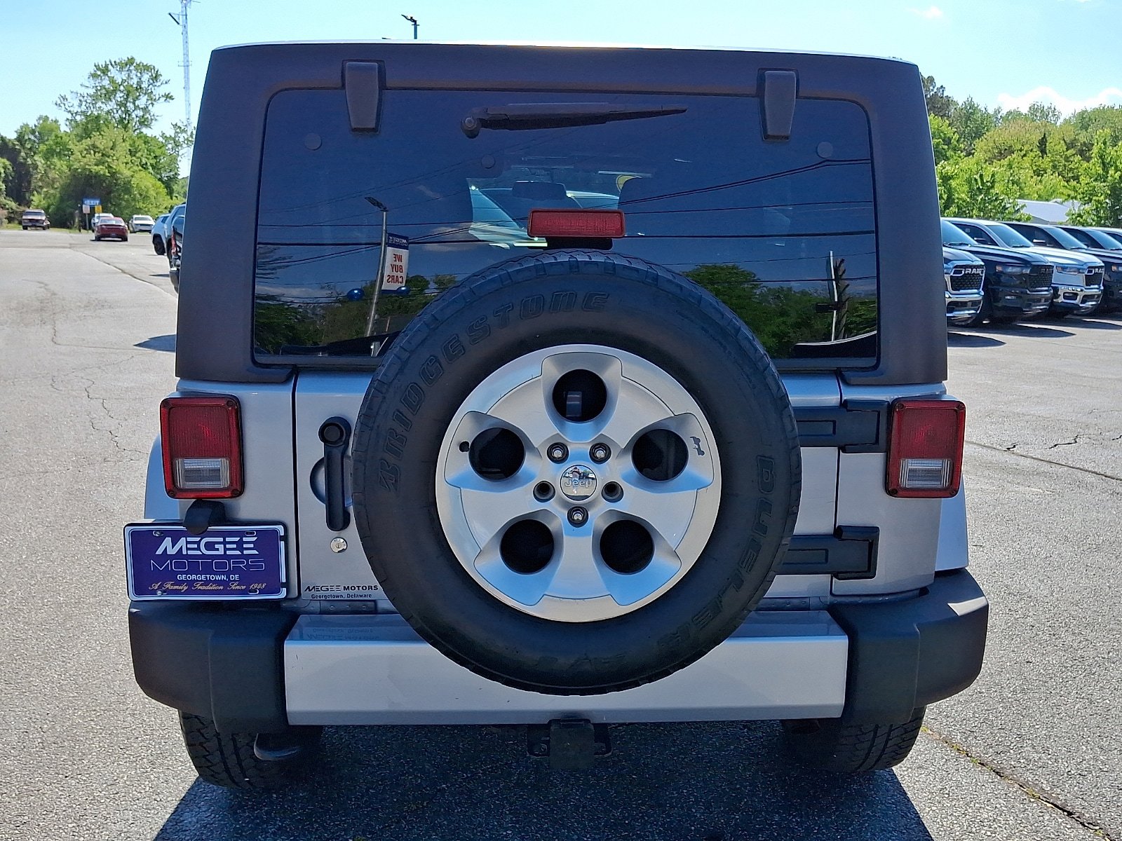 Used 2013 Jeep Wrangler Unlimited Sahara w/ Connectivity Group AWD/4WD image 5