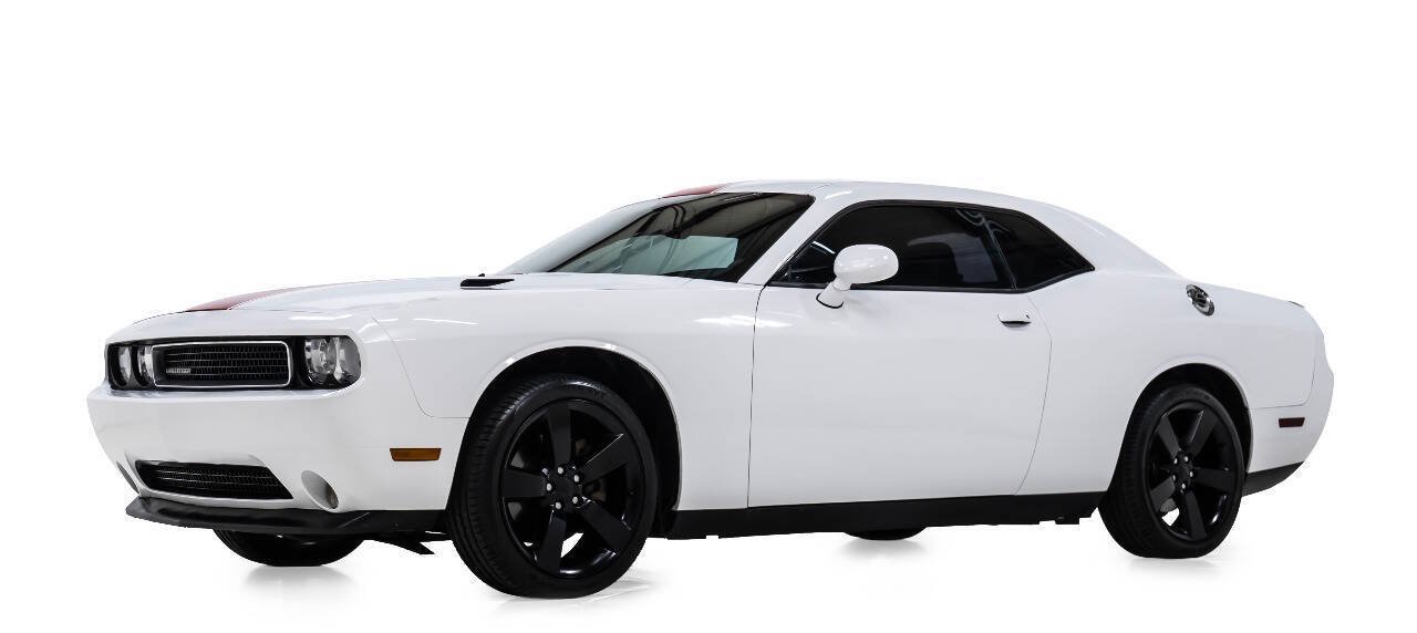 Used 2012 Dodge Challenger SXT RWD image 2