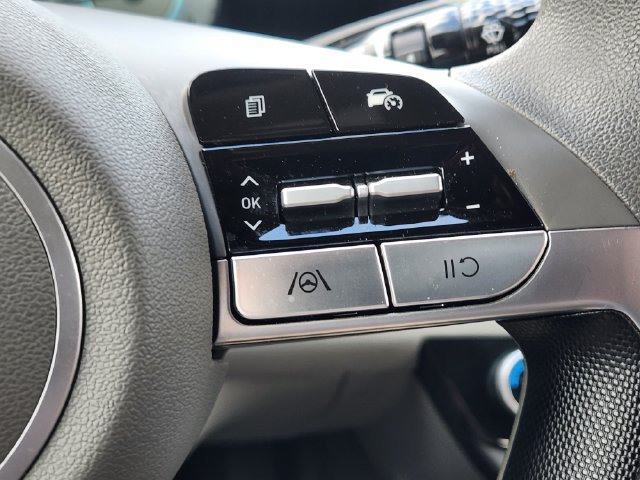 Used 2024 Hyundai Elantra SEL FWD image 29