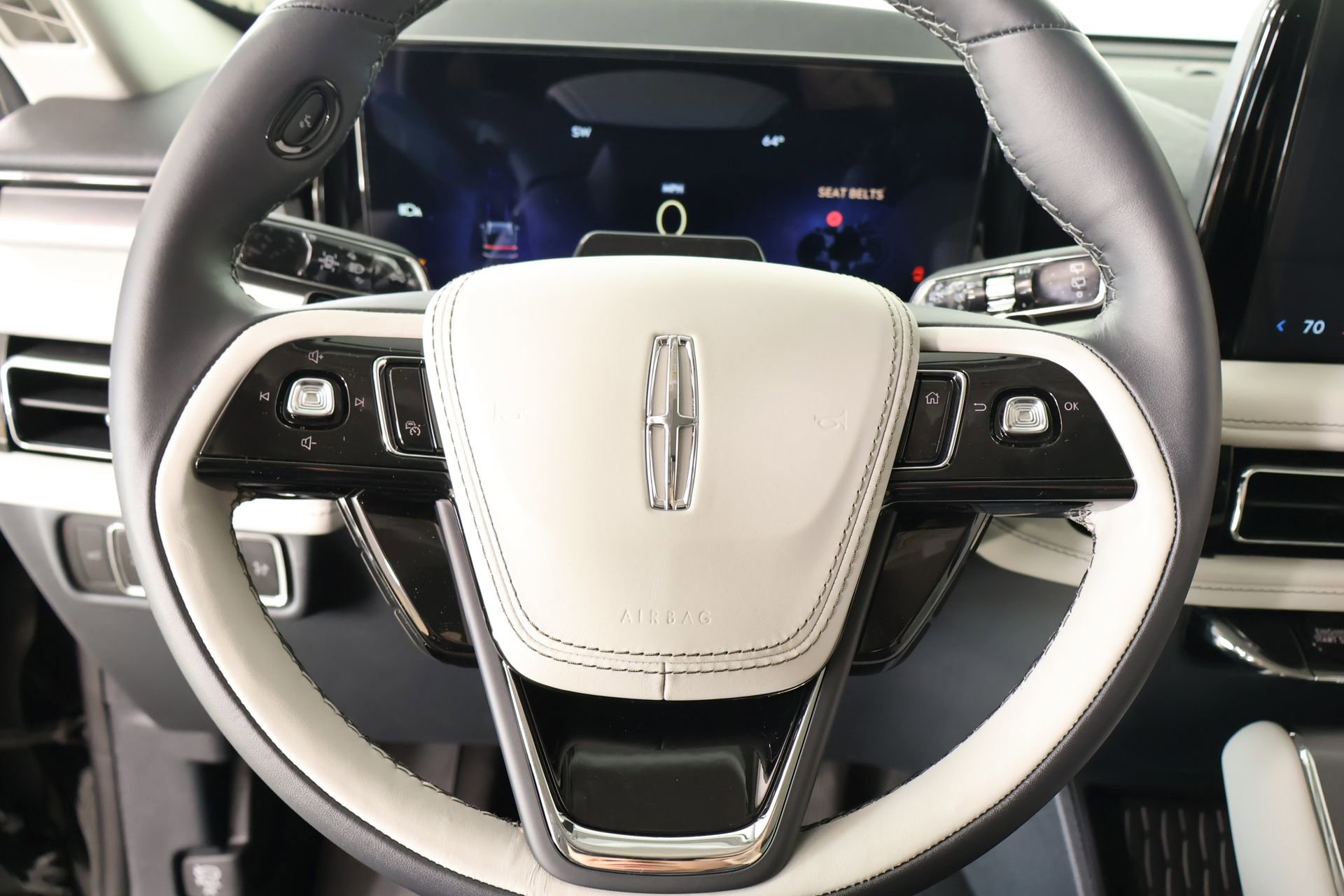New 2026 Lincoln Aviator AWD image 3