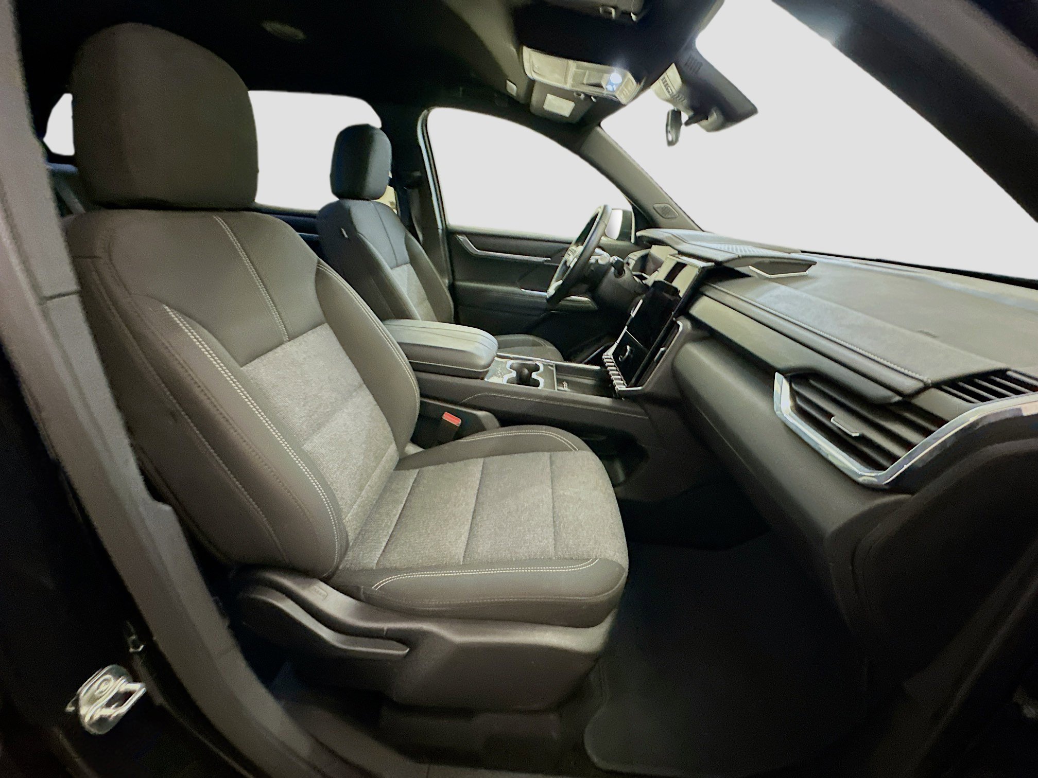 Used 2025 GMC Acadia Elevation image 34