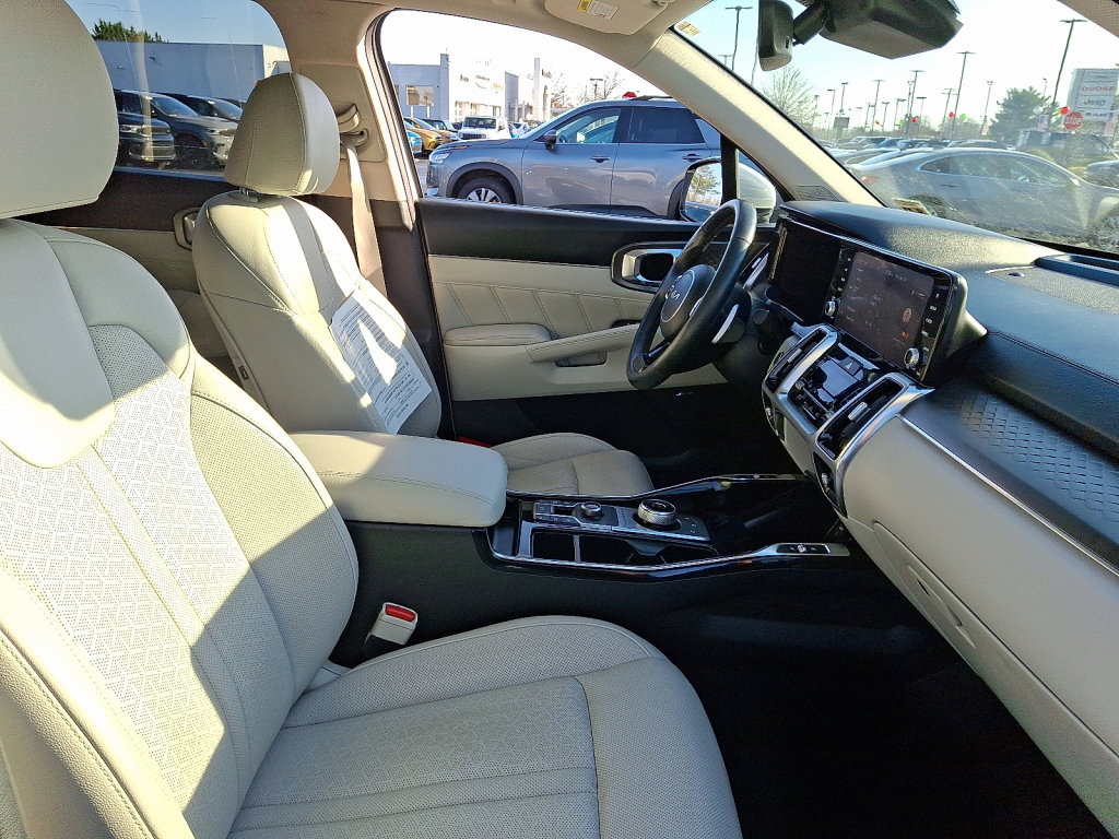 Used 2022 Kia Sorento SX Prestige w/ Panoramic Sunroof Package image 12