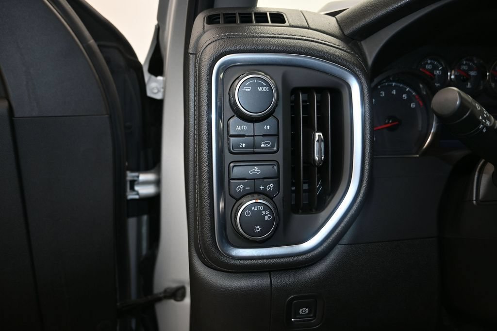 Used 2021 Chevrolet Silverado 1500 LT AWD/4WD image 12