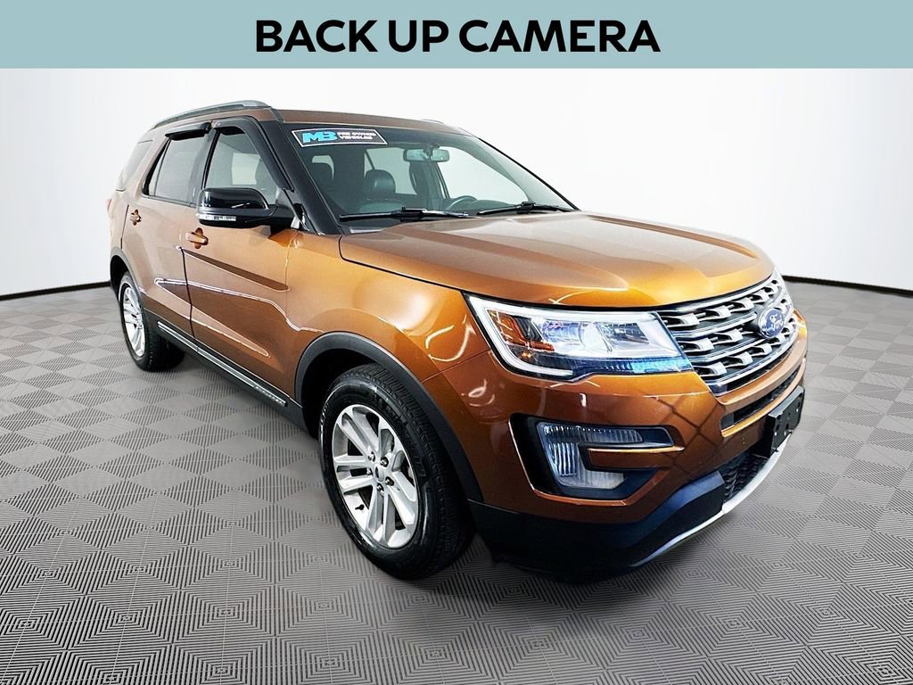 Used 2017 Ford Explorer XLT w/ Equipment Group 202A image 3