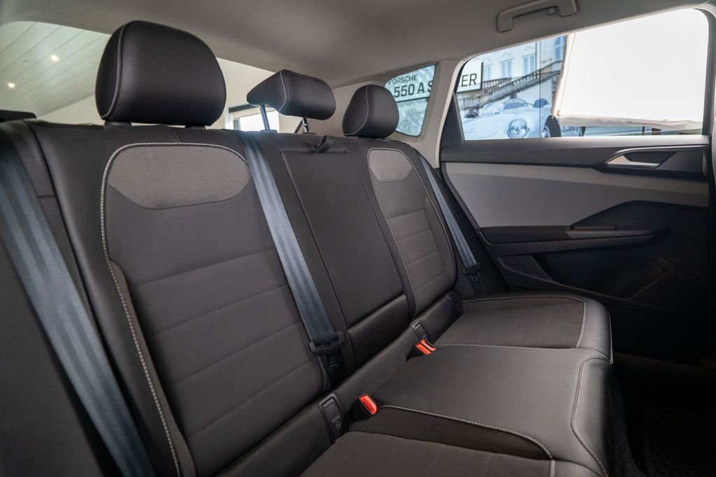 Used 2022 Volkswagen Taos SE image 28