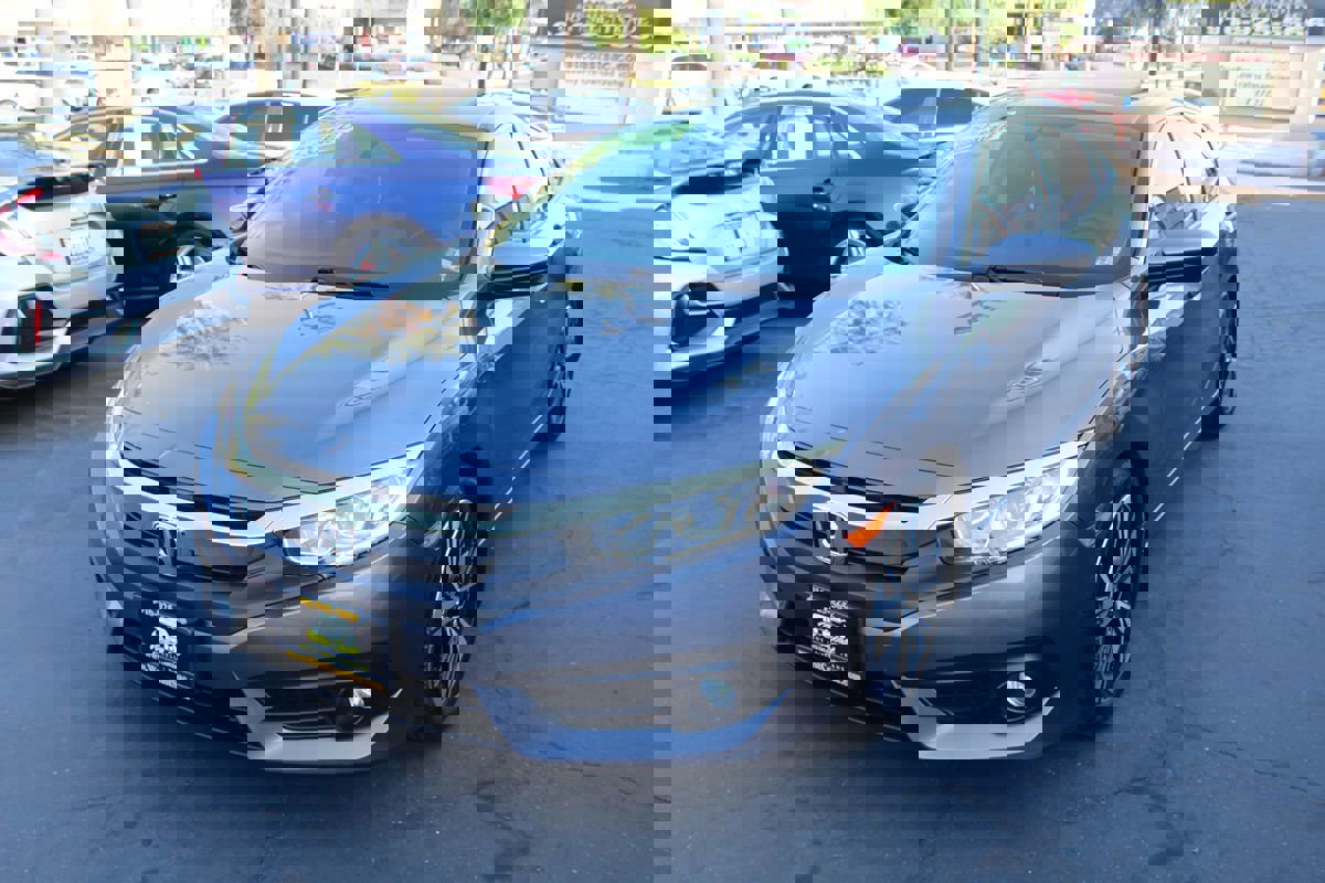 Used 2017 Honda Civic EX-T image 4