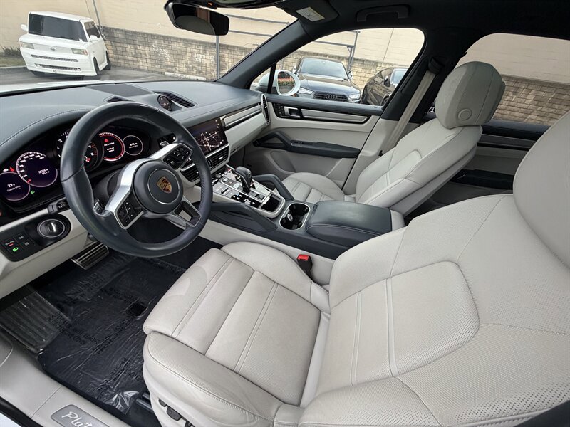 Used 2023 Porsche Cayenne S Platinum w/ Premium Package Plus image 30