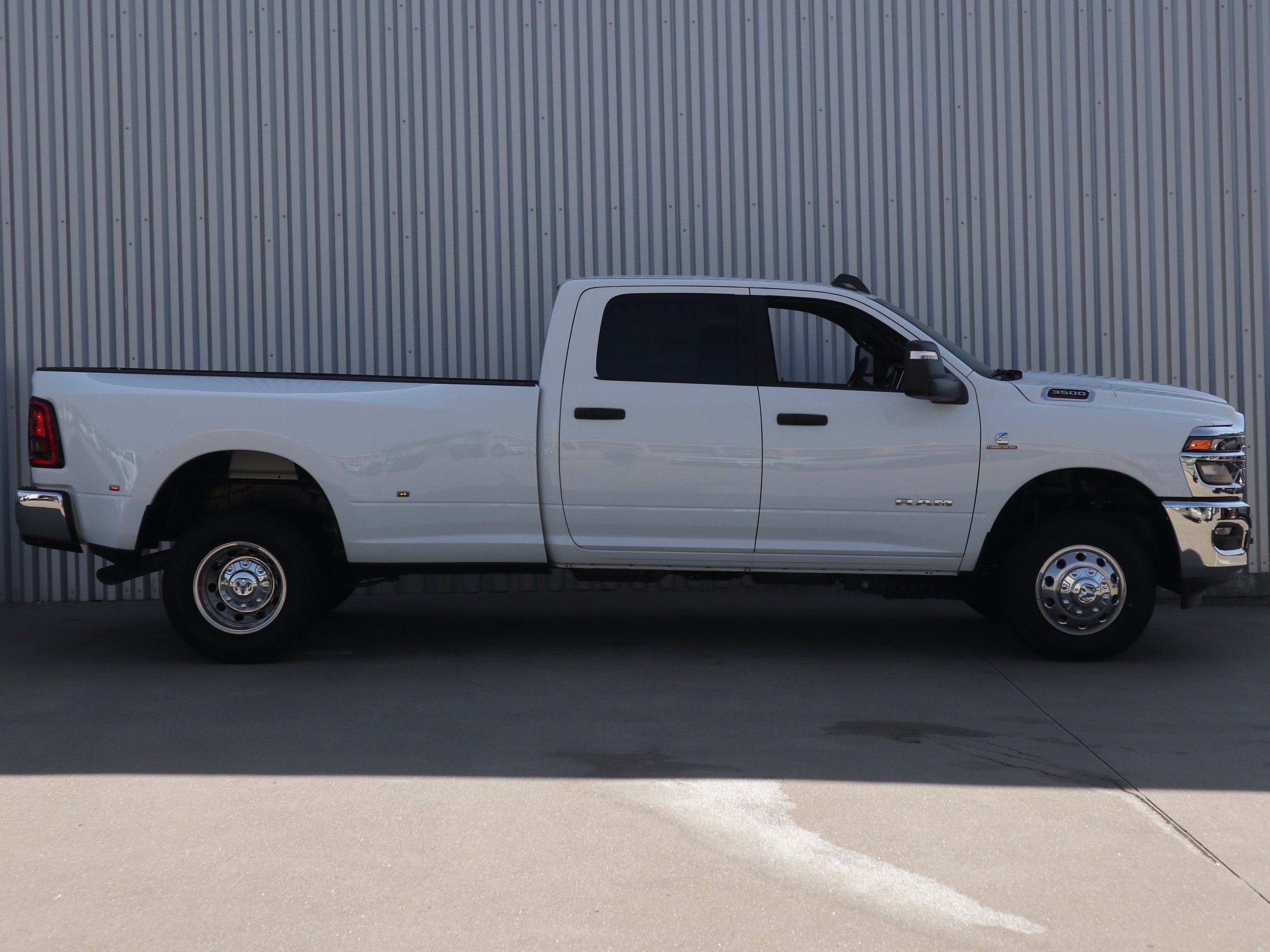 New 2026 RAM 3500 Big Horn AWD/4WD image 4
