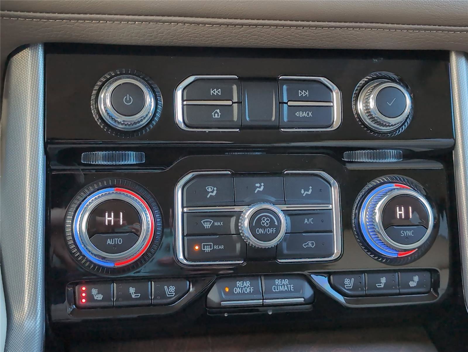 Used 2021 GMC Yukon Denali w/ Denali Premium Package image 19