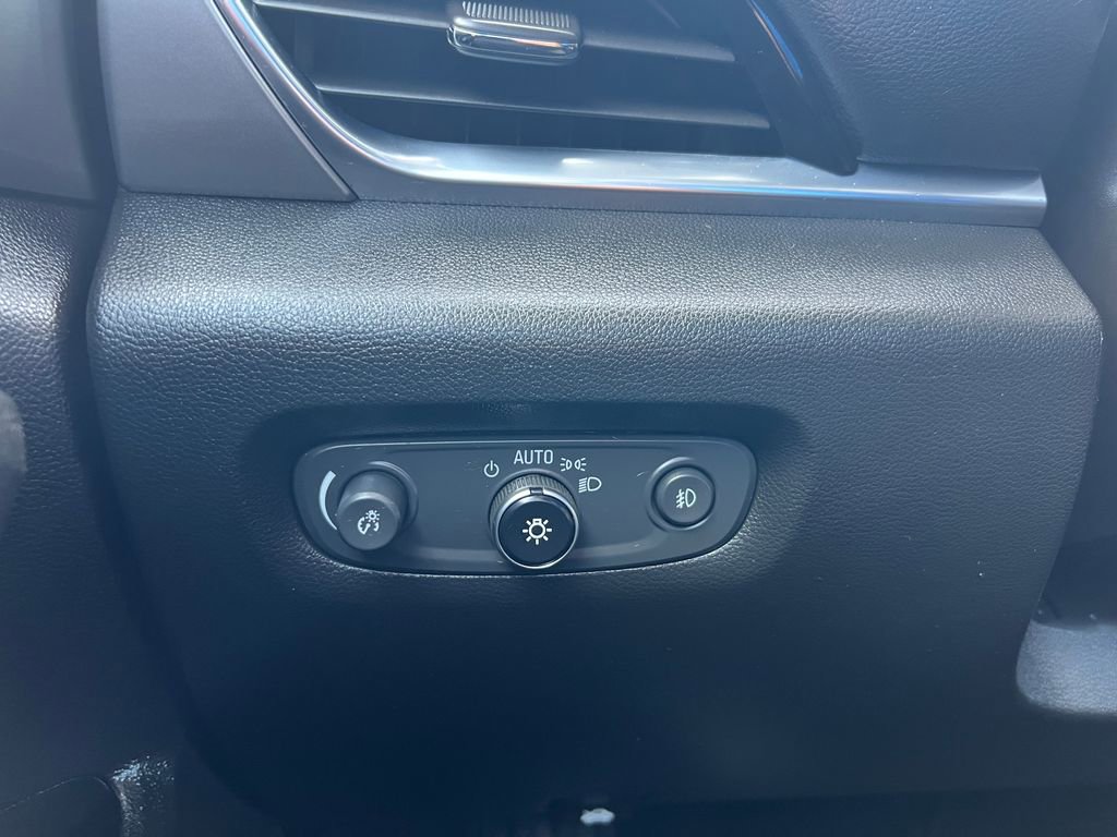 Used 2019 Chevrolet Traverse LT image 17