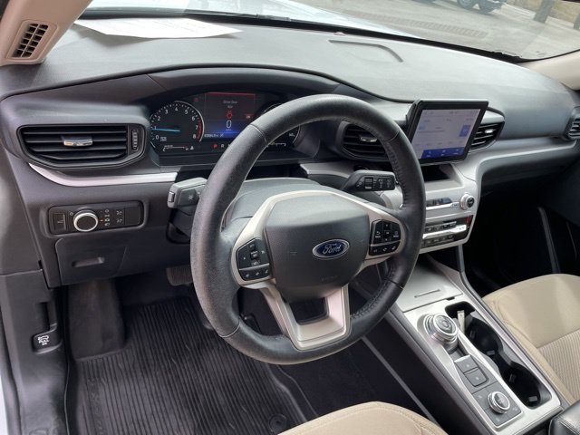 Used 2023 Ford Explorer XLT AWD/4WD image 26