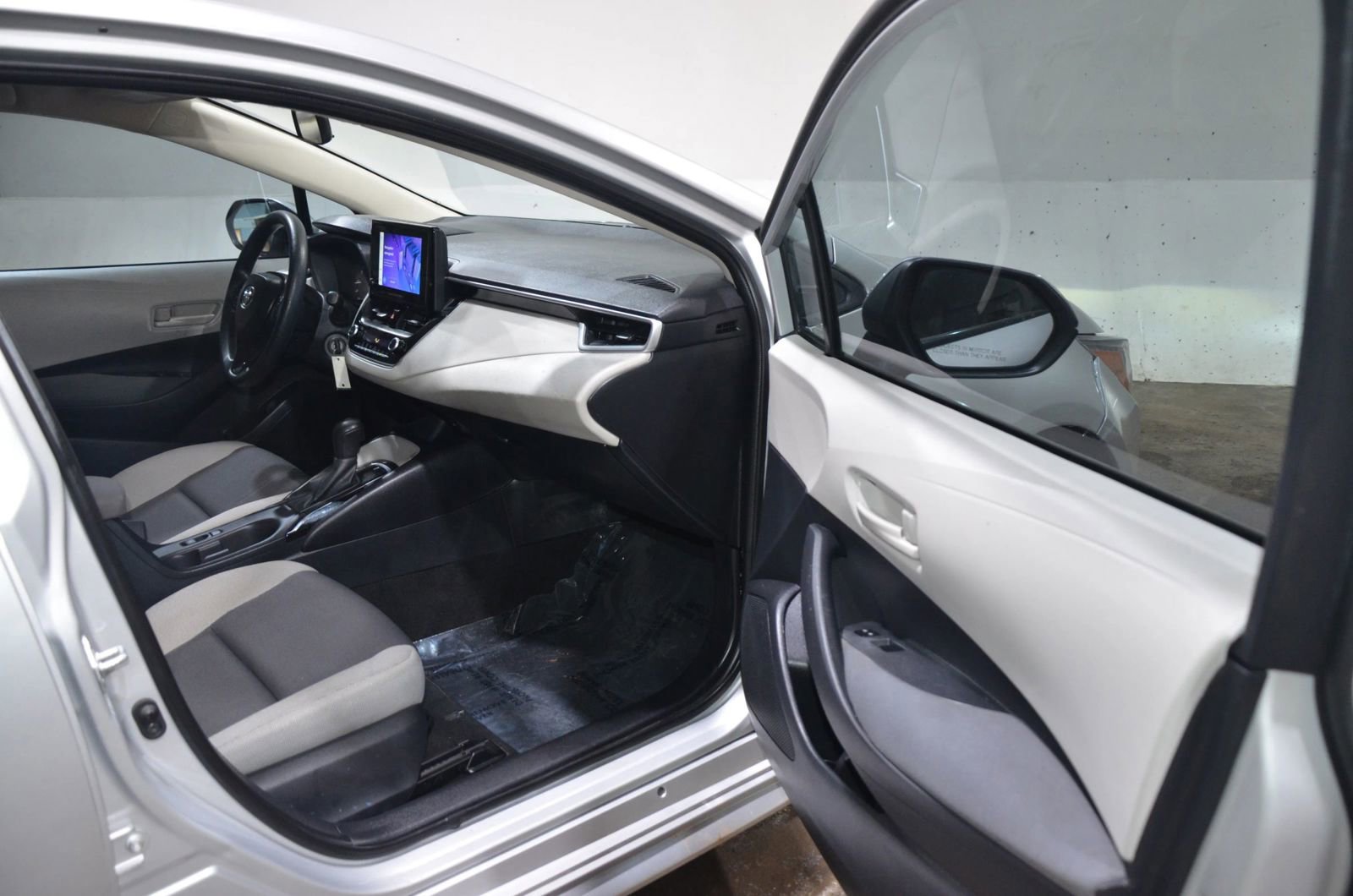 Used 2024 Toyota Corolla LE image 18