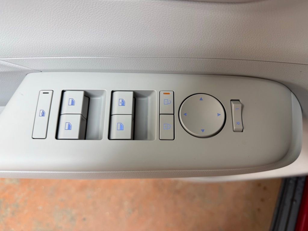 New 2026 Hyundai Kona SE image 18