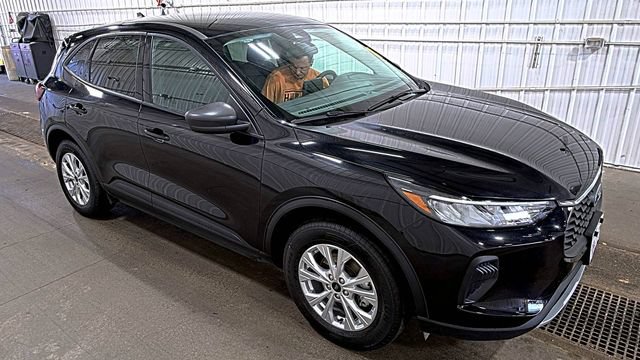 Used 2025 Ford Escape Platinum AWD/4WD image 3