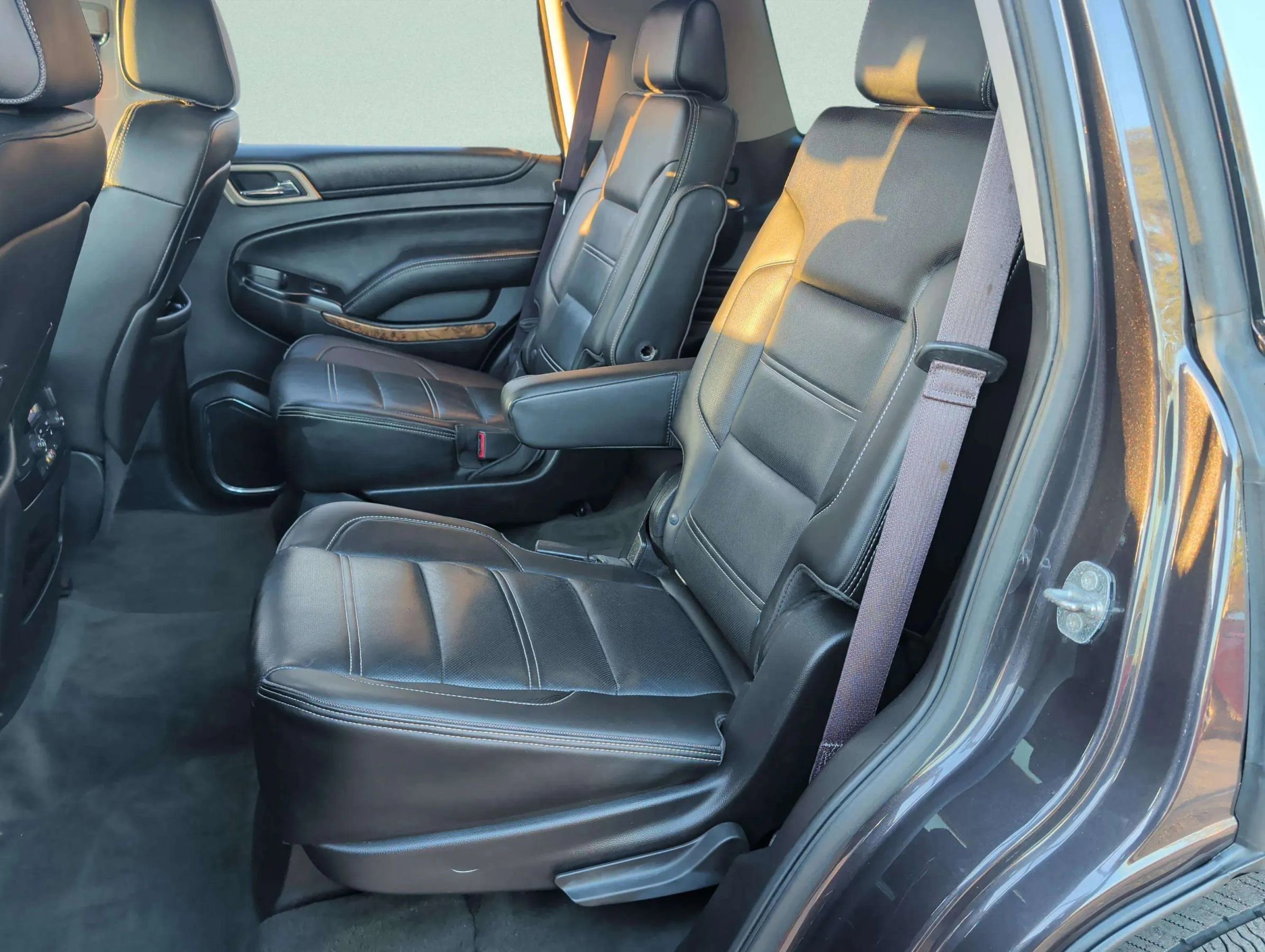 Used 2015 GMC Yukon Denali w/ Touring Package AWD/4WD image 34