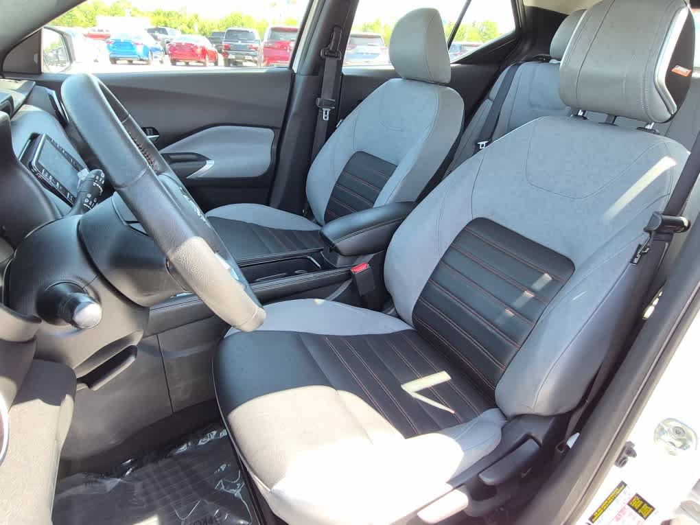 Used 2023 Nissan Kicks SR w/ SR Premium Package FWD image 10