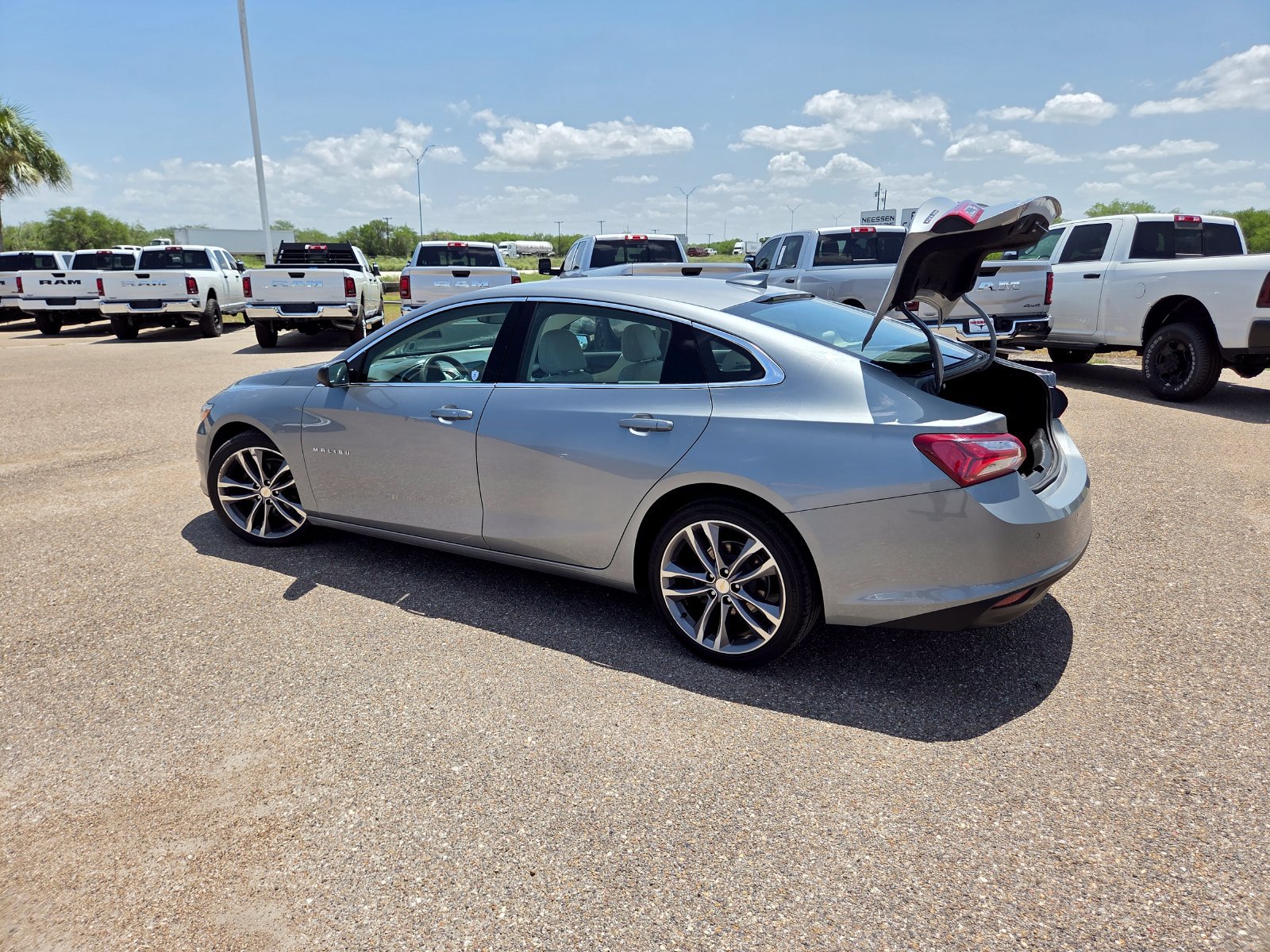Used 2024 Chevrolet Malibu LT FWD image 25